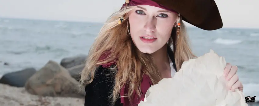 SST-Pirate woman with chart